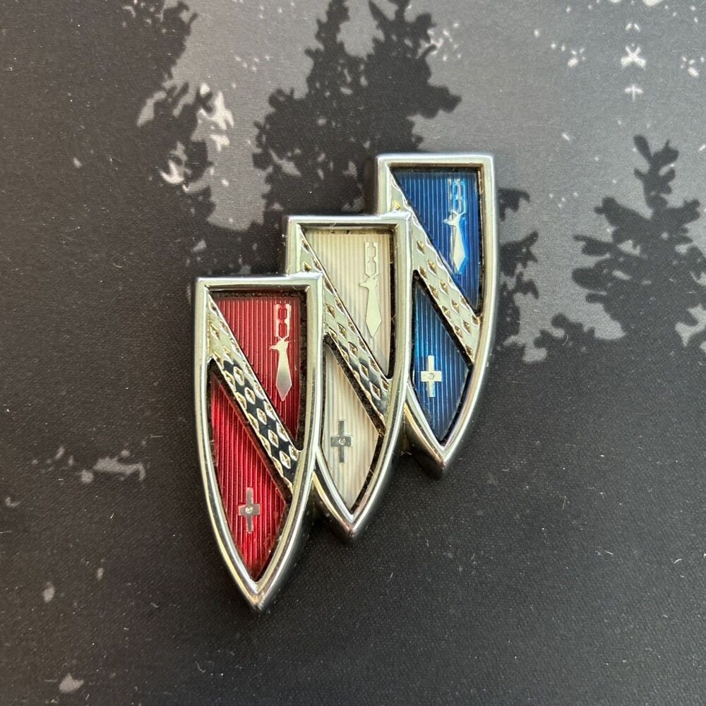 VINTAGE 1961-1964 BUICK ELECTRA LE SABRE GRILLE EMBLEM BADGE TRI-SHIELD USED